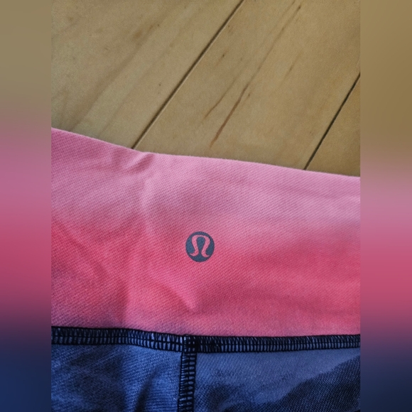 RARE Lululemon Beach scape crops in perfect condition - Picture 4 of 7